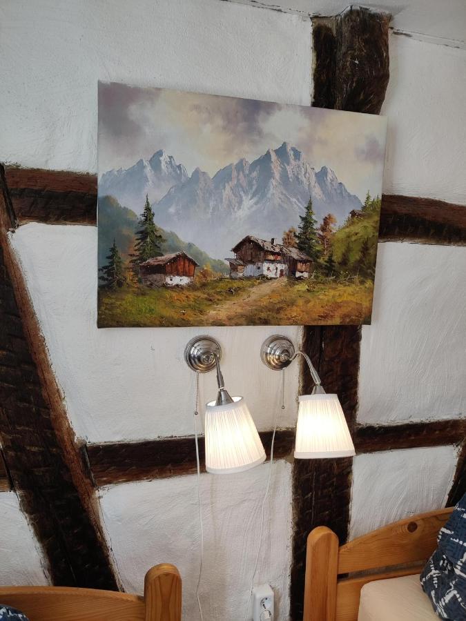 Gemütliche Gästezimmer in einem neu sanierten Fachwerkhaus Sachsenheim Exterior foto