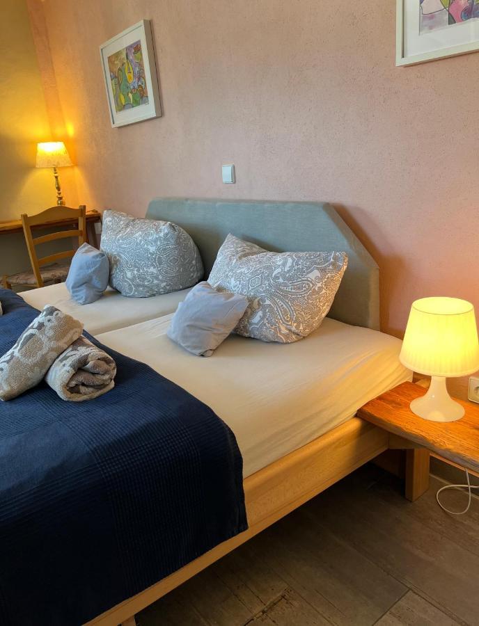 Gemütliche Gästezimmer in einem neu sanierten Fachwerkhaus Sachsenheim Exterior foto