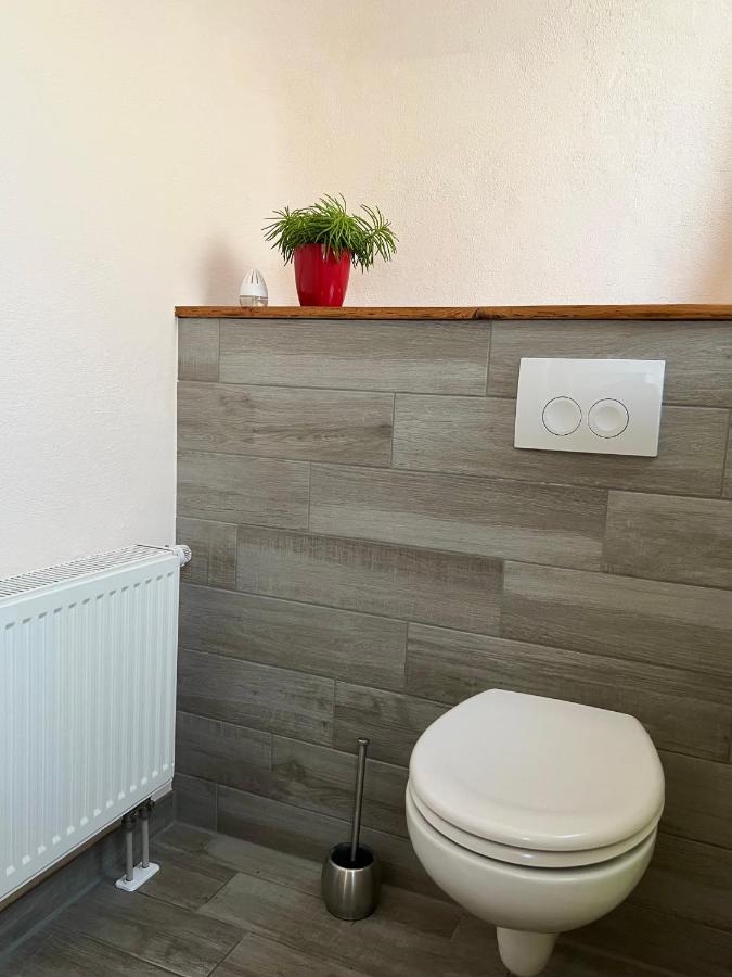 Gemütliche Gästezimmer in einem neu sanierten Fachwerkhaus Sachsenheim Exterior foto