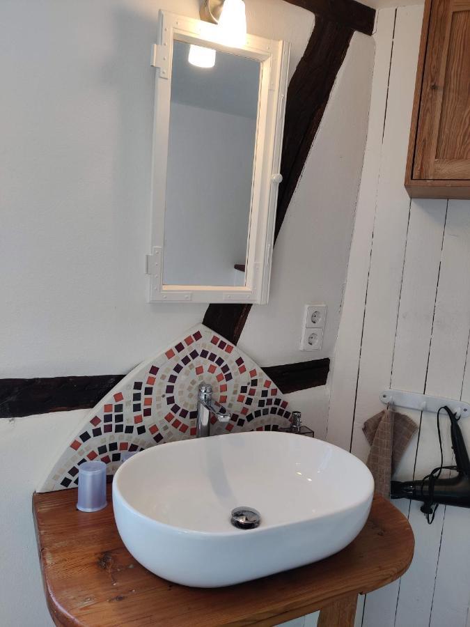 Gemütliche Gästezimmer in einem neu sanierten Fachwerkhaus Sachsenheim Exterior foto