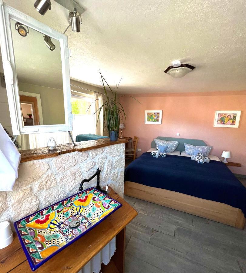 Gemütliche Gästezimmer in einem neu sanierten Fachwerkhaus Sachsenheim Exterior foto