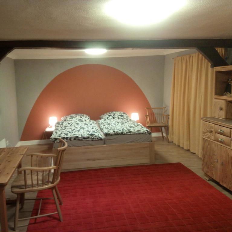 Gemütliche Gästezimmer in einem neu sanierten Fachwerkhaus Sachsenheim Exterior foto