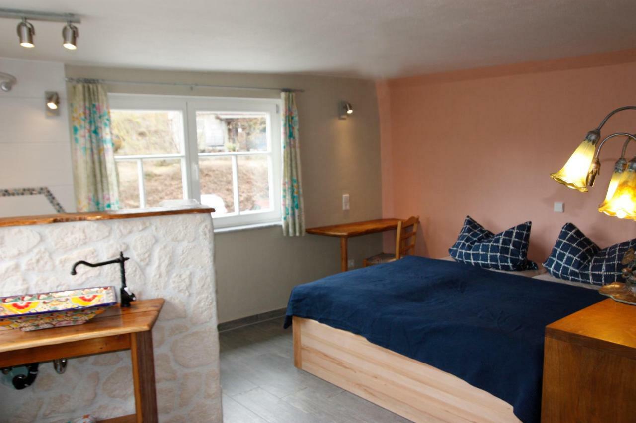 Gemütliche Gästezimmer in einem neu sanierten Fachwerkhaus Sachsenheim Exterior foto